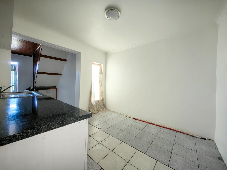 4 Bedroom Property for Sale in Lavender Hill Western Cape